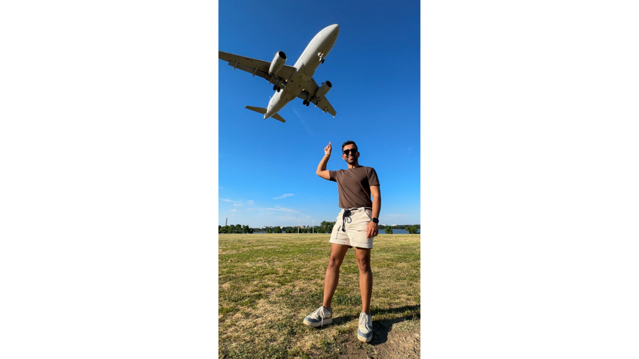 Plane spotting at Gravelly Point in Washington DC, U.S.A